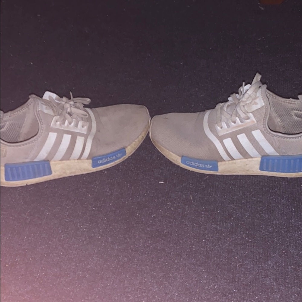 White nmds